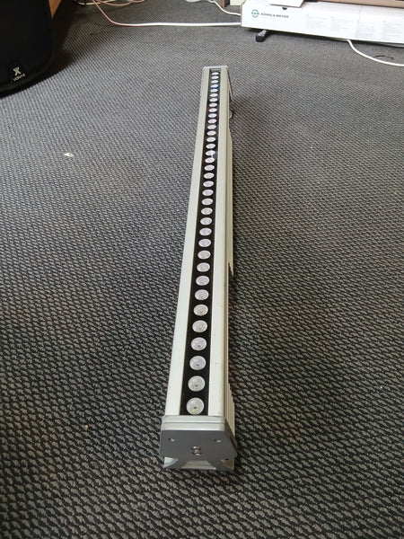 Showline - SL Strip 400 Led Batten Light - Second Hand